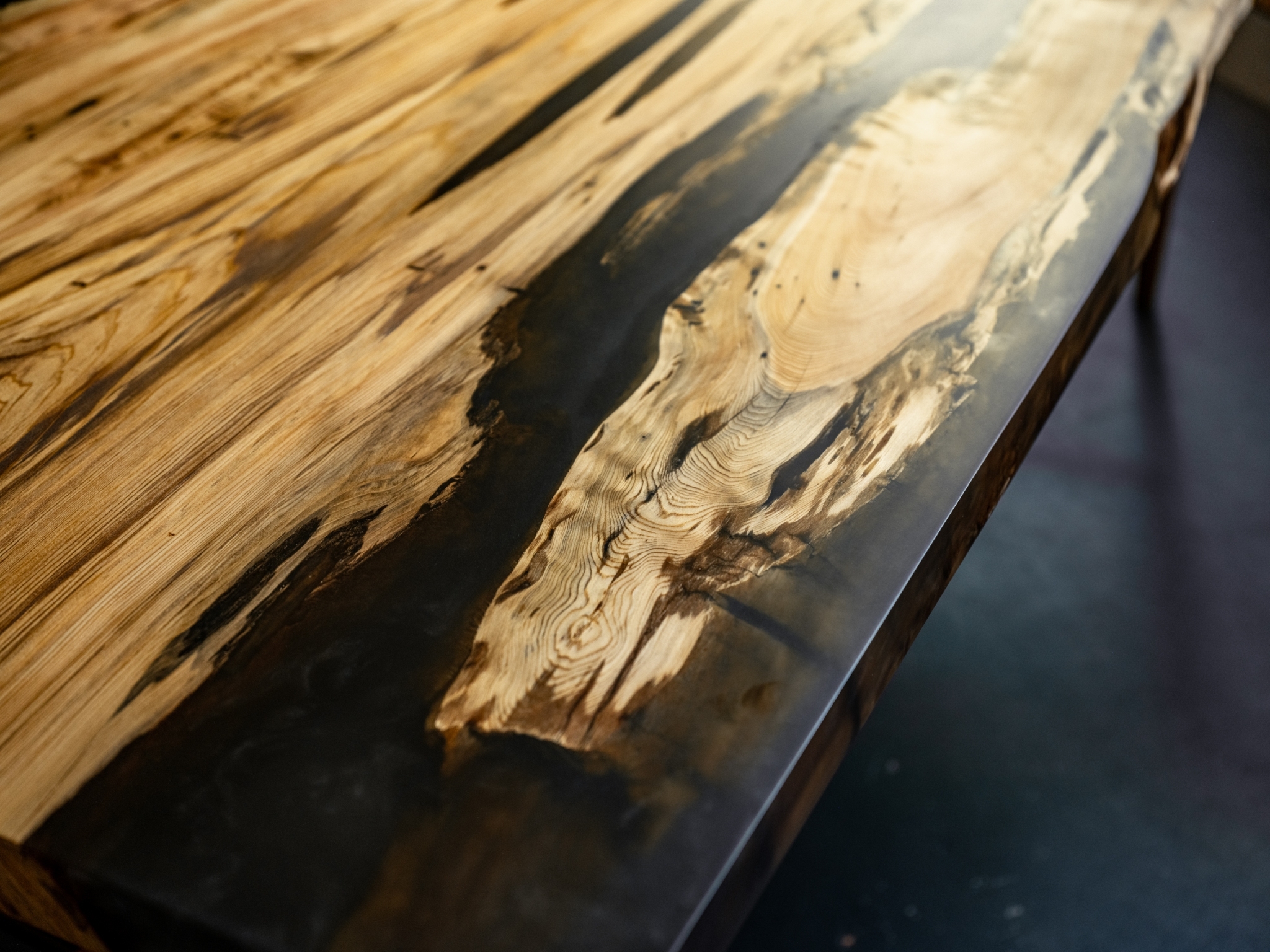 レジンサイドテーブル　屋久杉　四つ葉のクローバー 完売 ワイヤーレジンマルチフリーラック 屋久杉 四葉のクローバー